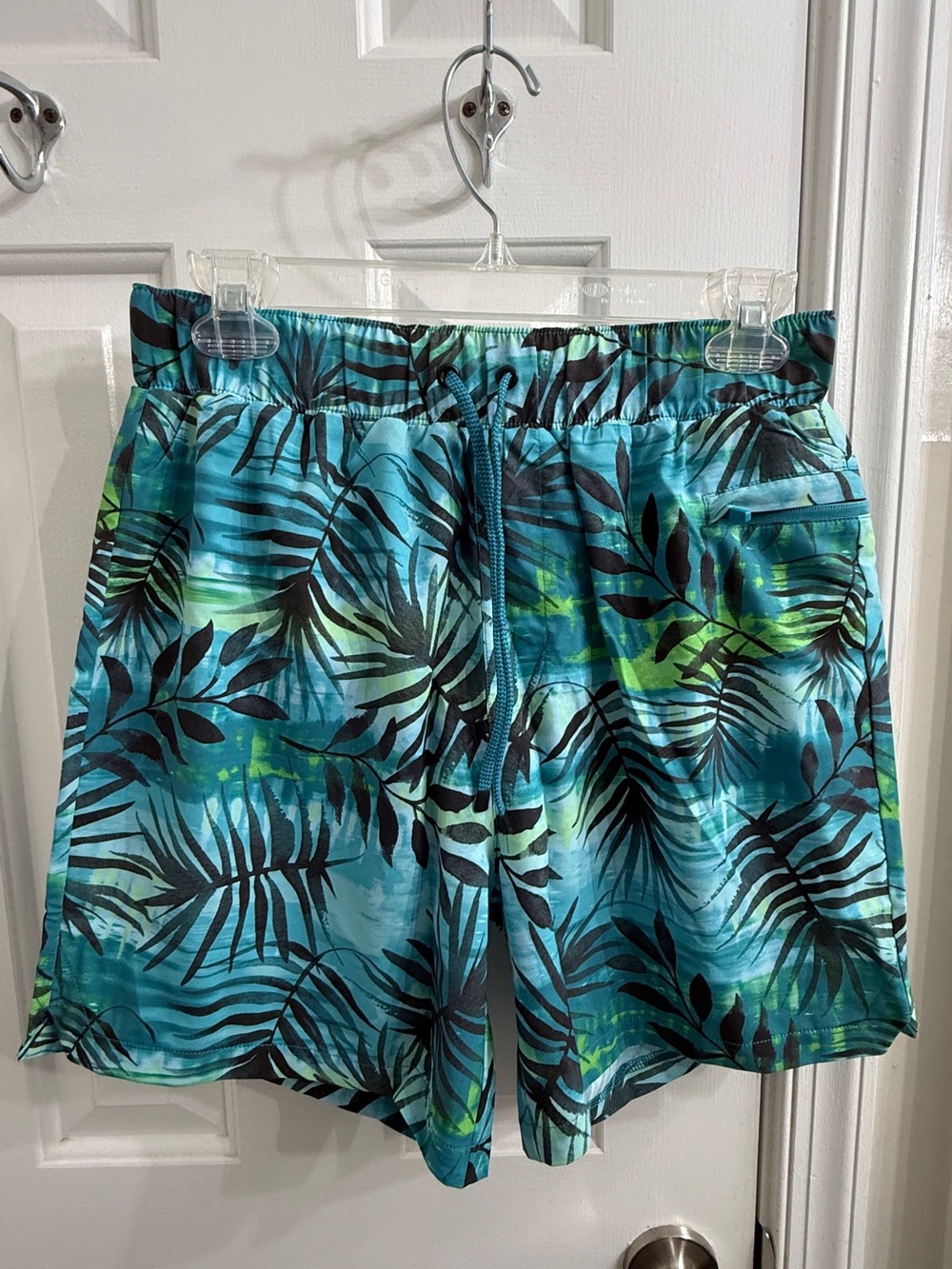 NWT Men’s Rabbit Surfs Up 6” Short